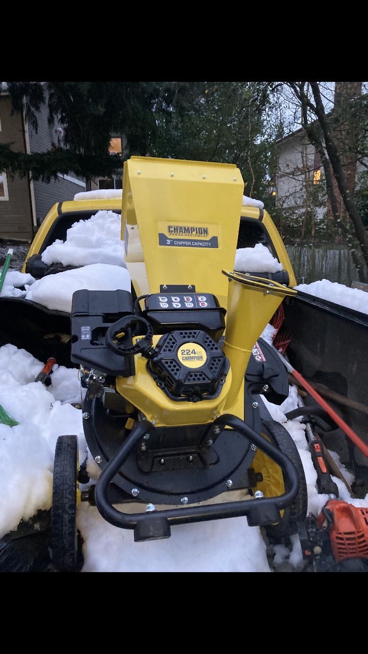 Champion Power 3in . Gas Powered Wood Chipper Shedder 