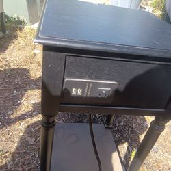 END TABLE WITH CHARGER PORTS AND OUTLETS MAKE OFFER $$