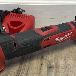 Milwaukee 2526-20 M12 12V FUEL Cordless Oscillating Multi-Tool W/ XC 3.0 Battery & Charger