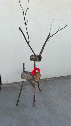 Wood deer pair