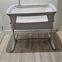 Baby Bedside Crib / Bassinet With Toy Arch. Foldable, Adjustable Height.