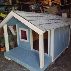 New Custom Dog House Medium Size Two Medium  Or Three Small Dogs $200 Firm