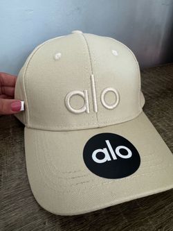 Beige Alo yoga cap