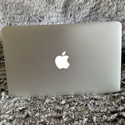 Silver MacBook Air (11-inch, Early 2015) Charger Included