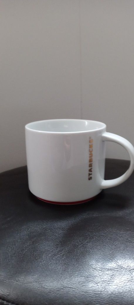 Starbucks Coffee 2012 White Red Bottom Ring Gold Letters Coffee Mug 16 Ounces