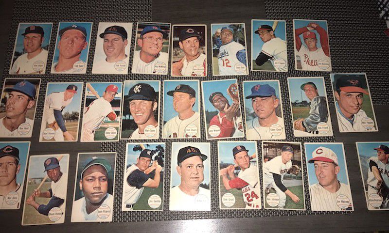 Lot Of 35 1964 Topps Giants Baseball Cards
