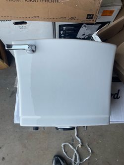 American Standard Rumson 2-Piece 1.28 GPF Single Flush Elongated Toilet in White Seat is Included