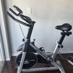 YOSUDA Indoor Exercise Bike – Great Condition