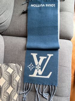 Louis Vuitton Blue Wool Scarf with Fringe-Double sided