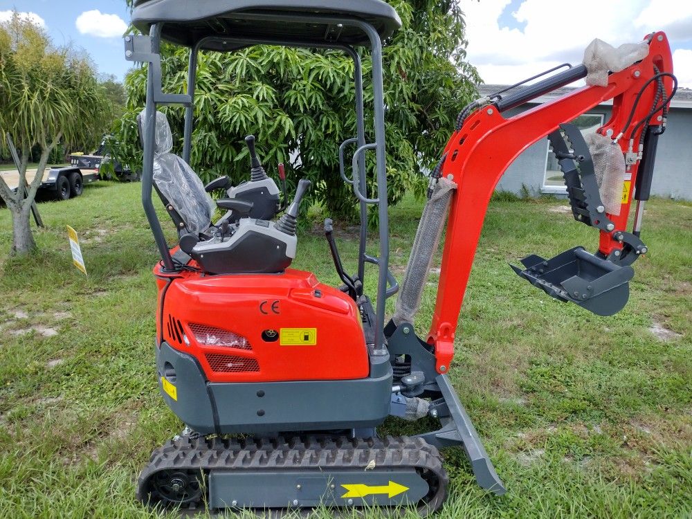 STR 200 Mini Excavator
