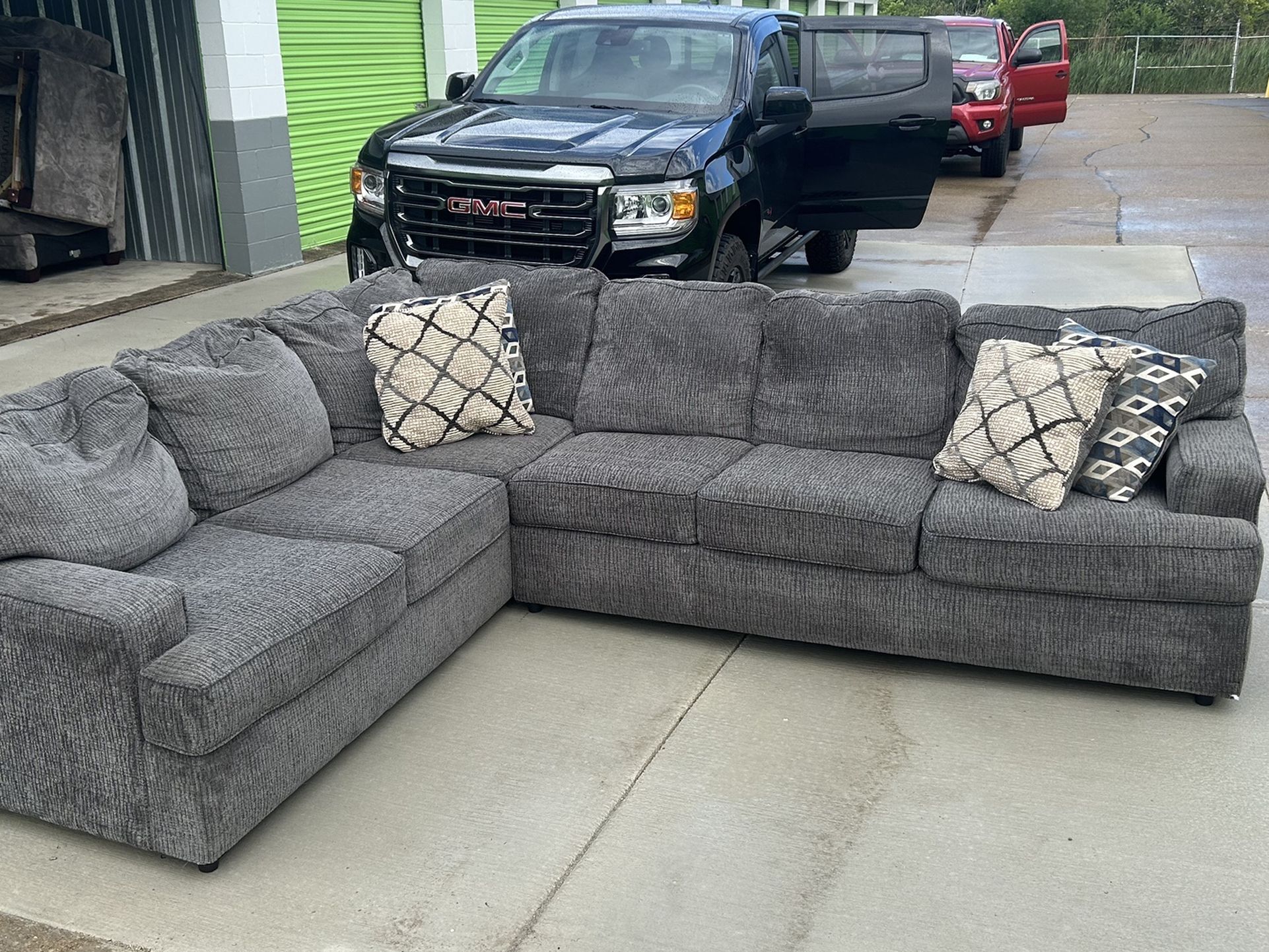 Large Grey Sectional (Free Delivery)