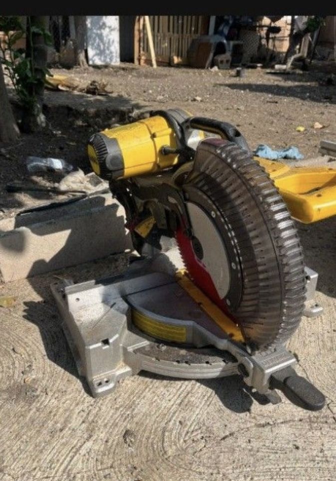 Dewalt 12” Saw