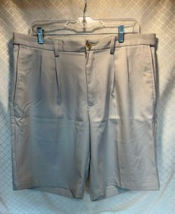 Haggar Cool 18 Pro Mens Pleated Beige Shorts 36 Expandable Waist Stretch