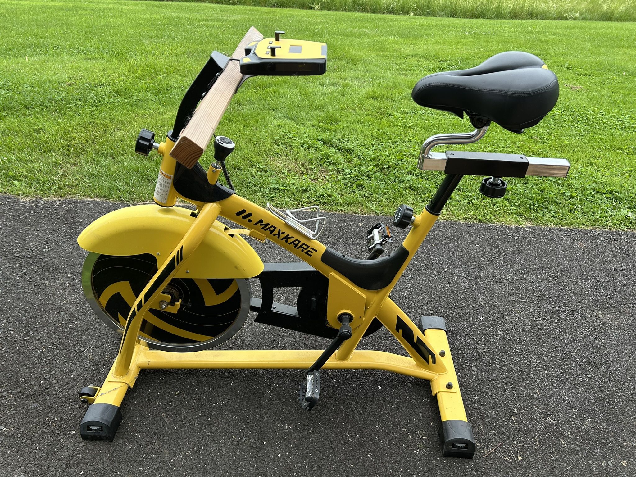 MaxKare stationary exercise bike