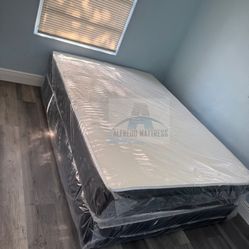 Full mattress with box spring (2pc set - new) 