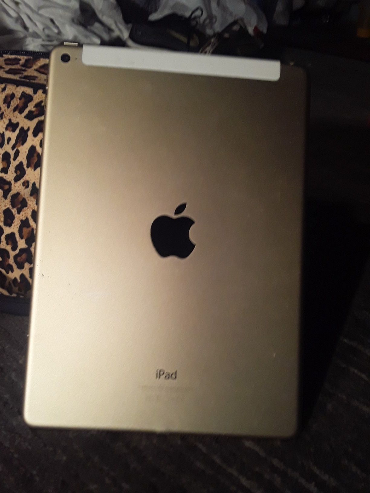 iPad rose no scratches,perfect condition