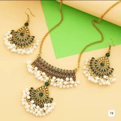 3pc Beautiful Antique Victorian Jewellry Set With Pearls and Emeralds 