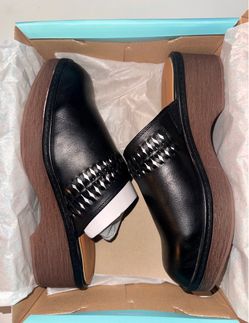 New In Box Baretraps Black Clogs Women’s Size 8.5