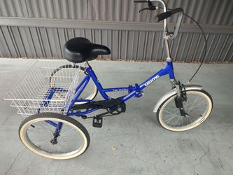 Three wheel folding bike
