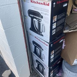 Kitchen Aid mixer black 5quart
