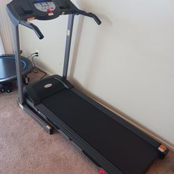 Brand New Treadmill (got it for Christmas two weeks ago) it's too big for my small apartment - New!
