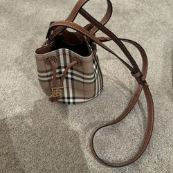 New Without Tags BURBERRY mini check Bucket Bag