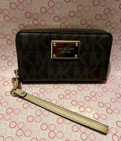Michael Kors Jet Set Zip Phone Case Wallet