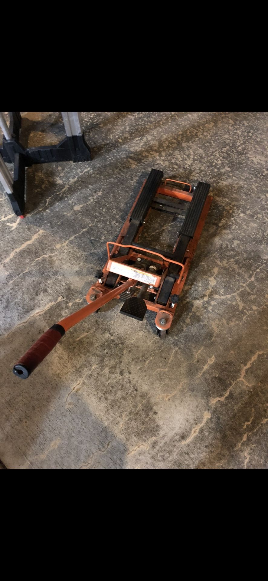 Central Hydraulics 1500lb. Motorcycle Jack