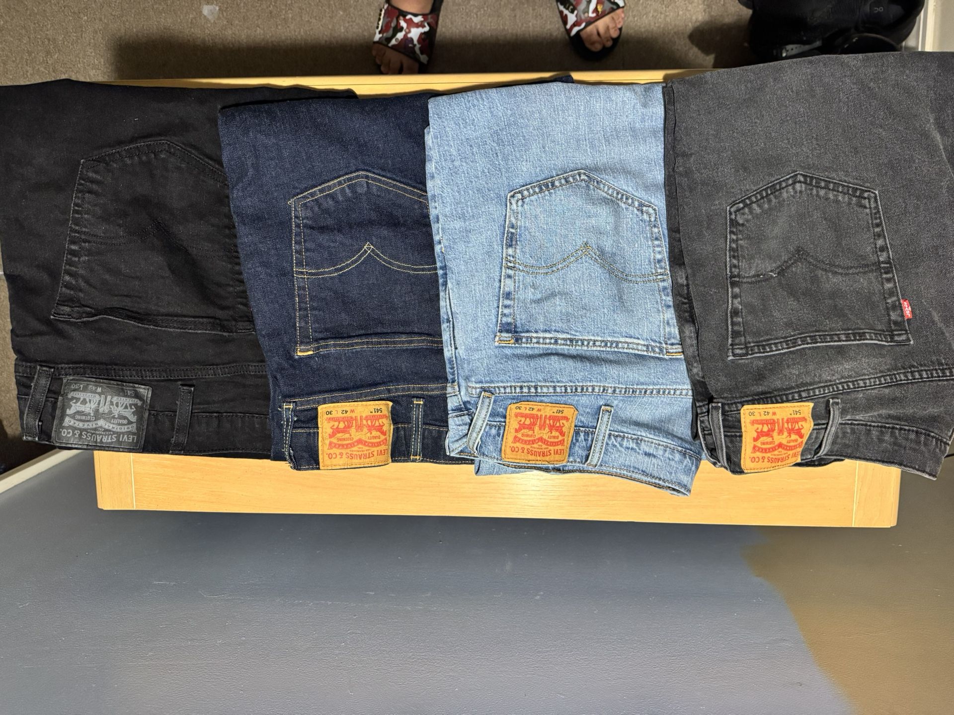 4 Levi’s Jeans New