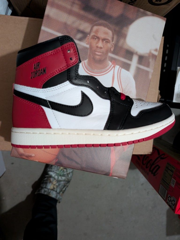 Air Jordan 1 Retro High OG "Black Toe" /Size 4.5 /6W