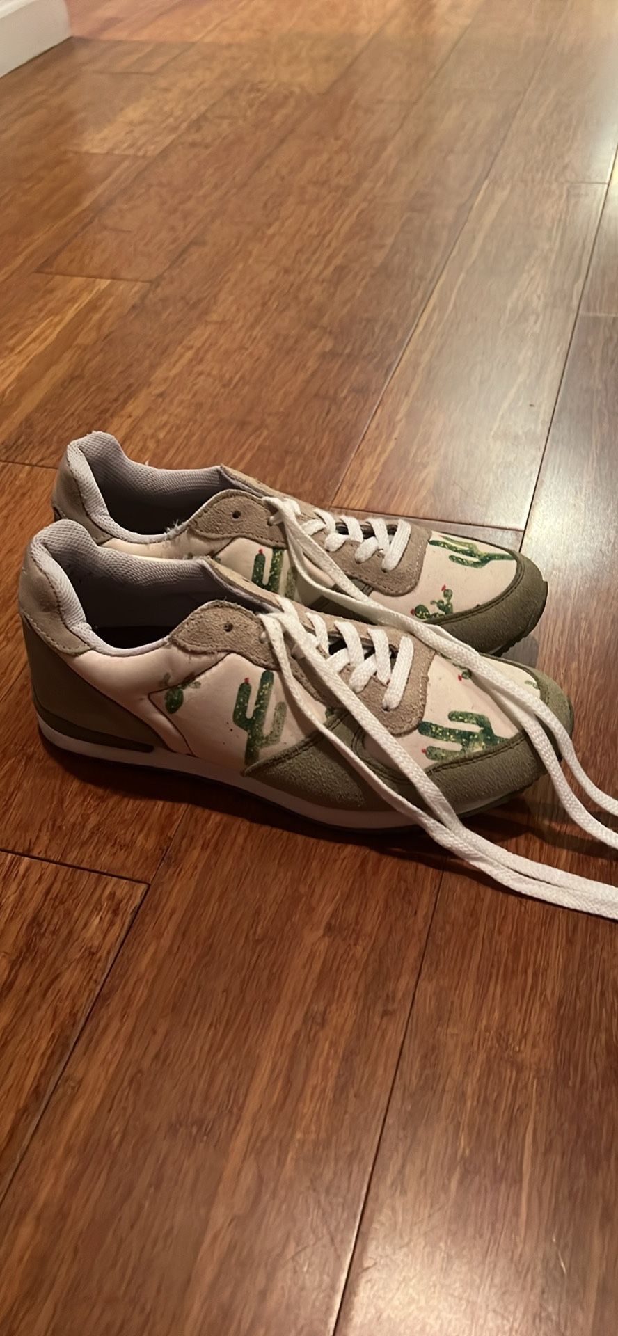 Inkaas Prickly Joggers Women’s size 9