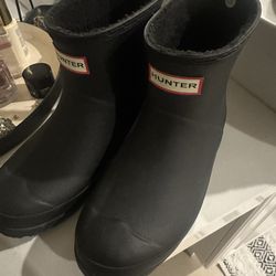 HUNTER RAIN BOOTS • US 6 (UK4)