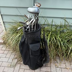 Left handed men’s golf club set.  Complete set with golf bag