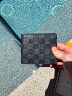 AUTHENTIC Louis Vuitton Monogram Men’s Bifold Wallet