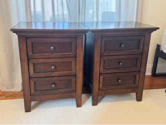 Pair of nightstands - 3 drawer