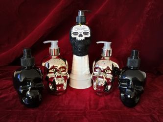 5 plastic 🎃 Halloween ☠️Skull soap dispensers