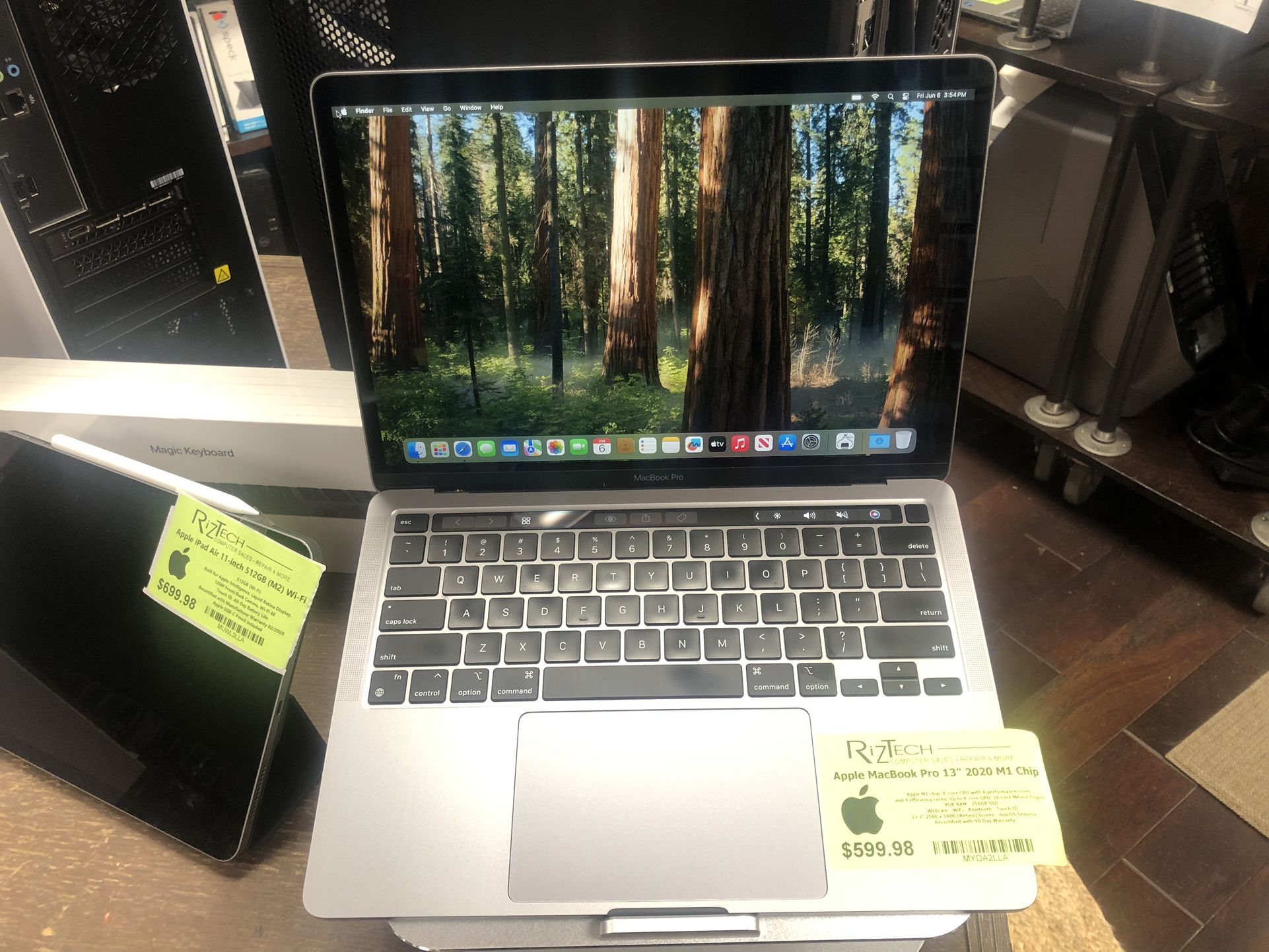 💻 Apple MacBook Pro 13" (2020, M1 Chip) – $599.98