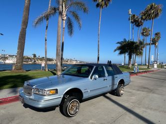 1997 Lincoln Towncar executive series lowrider