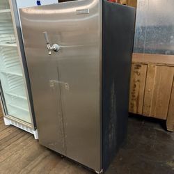 Commercial-Style Kegerator / Draft Beer Fridge - Large 