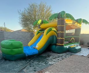 Waterslide/bouncehouse rental(tropical oasis)🌴☀️