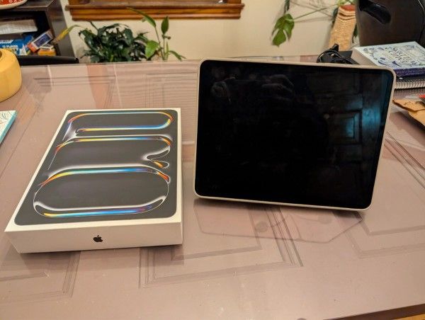 2024 iPad Pro M4 13-inch 256 GB - Barely Used