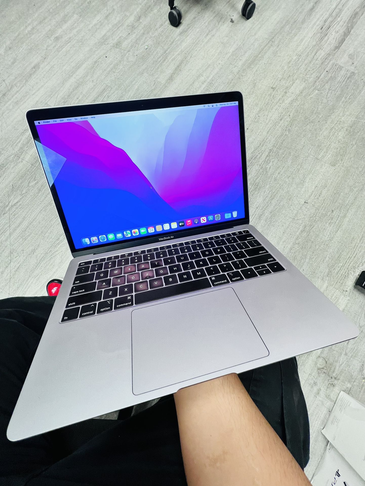 MacBook Air 2018 13 Inch Core i5 8gb Ram 256gb $80 Down
