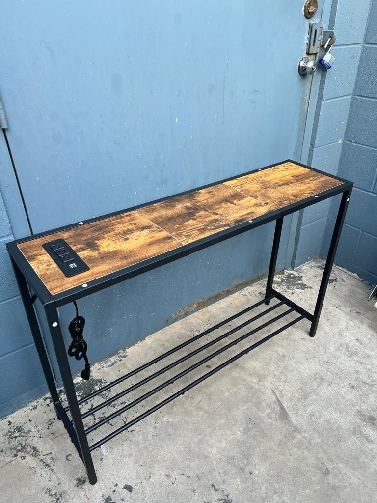 Brand new Hallway, table