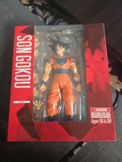 Son gokou action figure with accessories