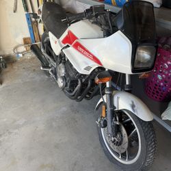 Suzuki GS750 ES White 1983