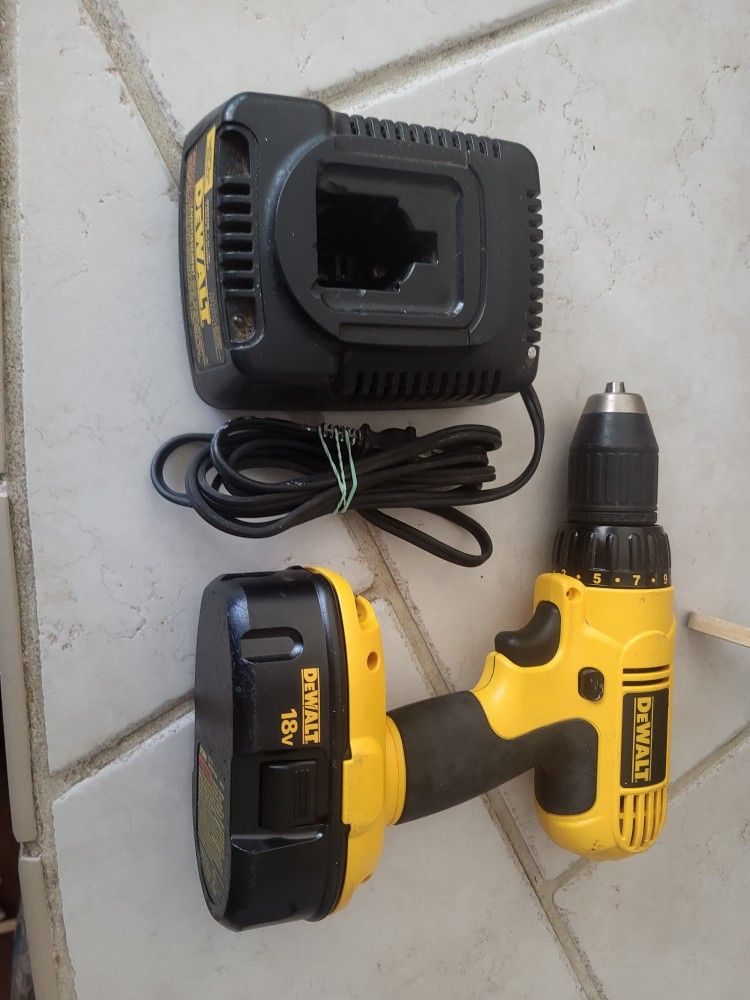 Dewalt Cordless Drill With Battery And Charger 18v