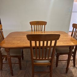 Dinning Room Table/6 Chairs