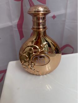 Nyla perfume