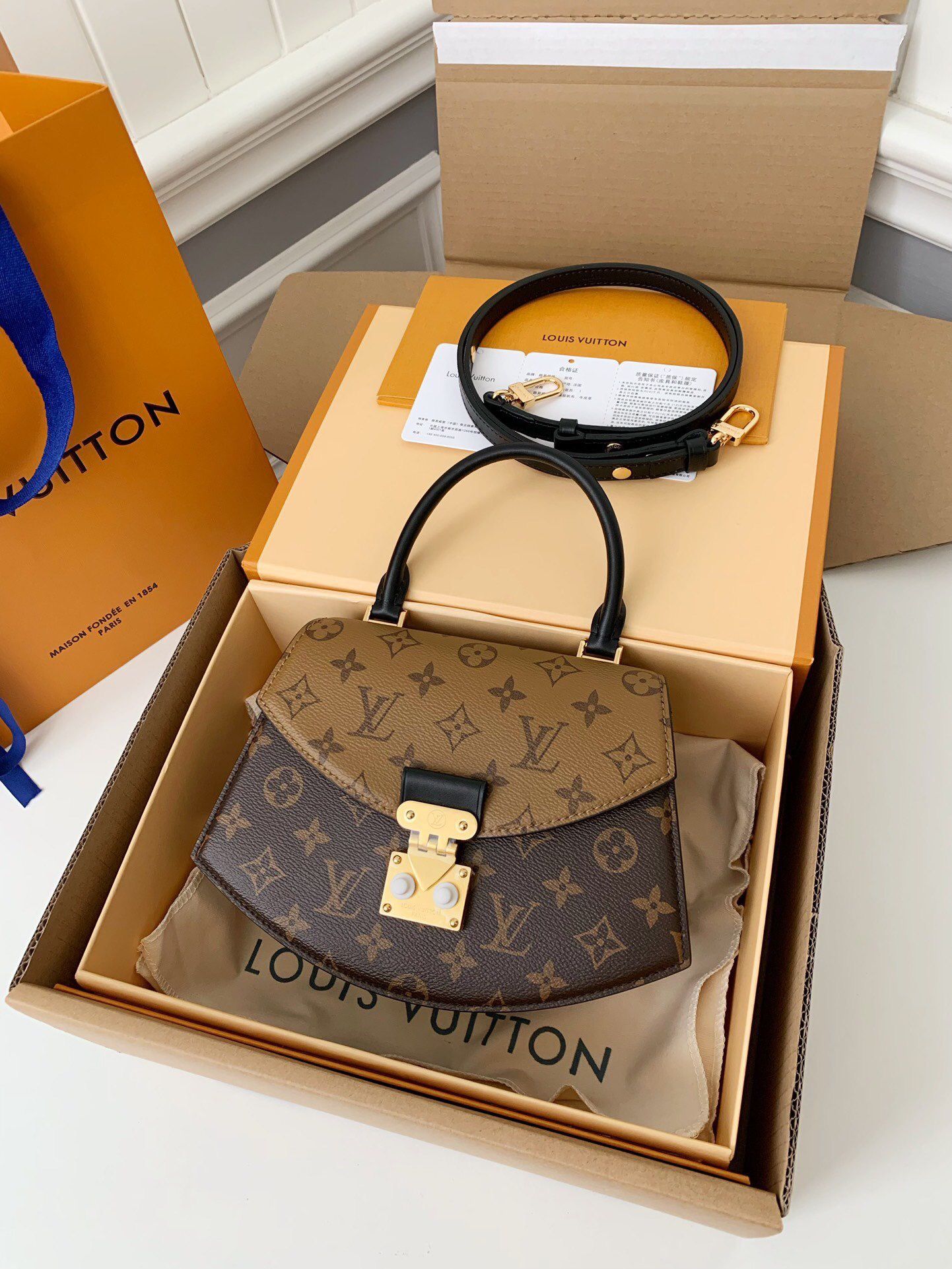 S23 Fashion Collection: Fan-shaped Multi-color Plaid Handbag with Handle