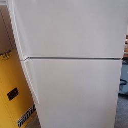 Whirlpool Fridge 18.2cu.ft. White